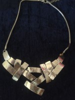 Collar metal dorado
