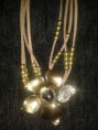 Collar flor dorada